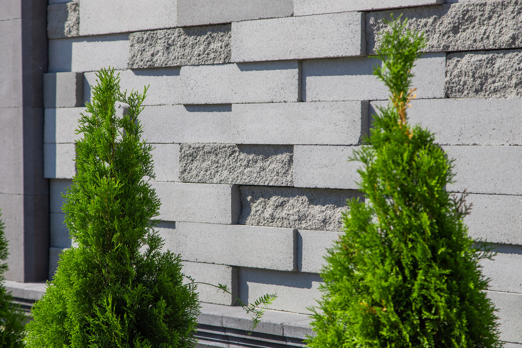 Чому обирають паркани з бетонного блоку?